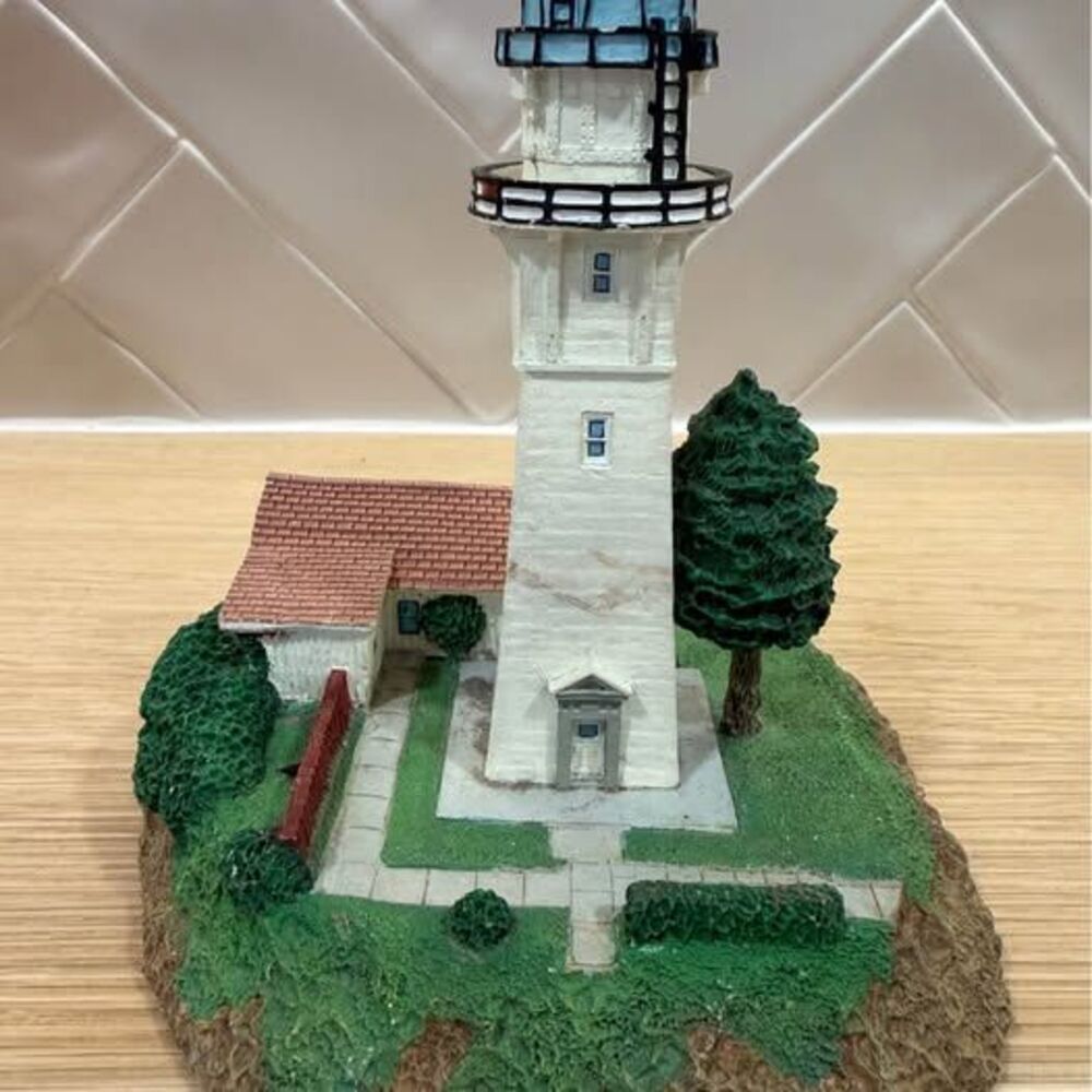 Danbury Mint Diamond Head Lighthouse Vintage Hawaii Collectible